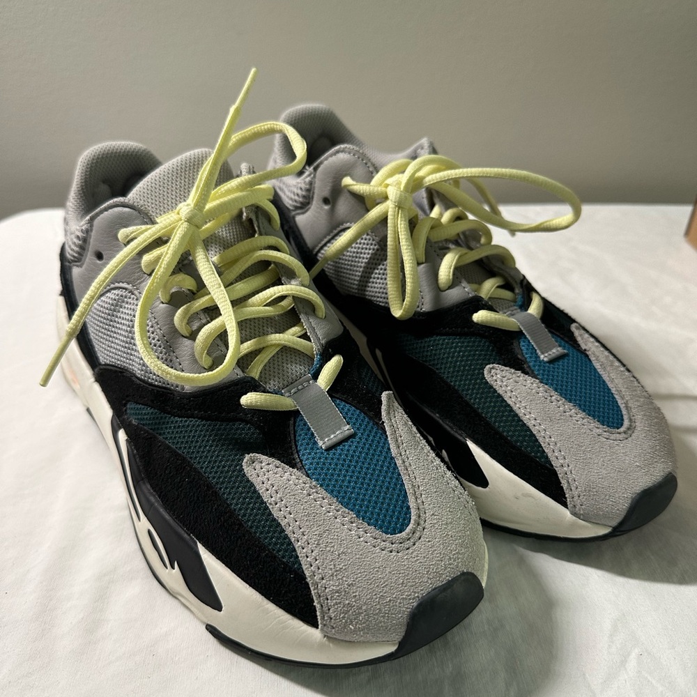 AUTHENTIC Yeezy Boost 700